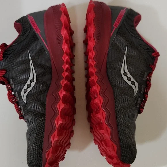 NEW Women’s Saucony Peregrine 7 Grey Berry Trail Hiking Shoes Sneakers Everun 10 - Picture 3 of 10